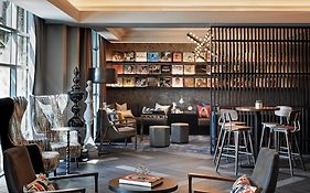 Renaissance Los Angeles Airport Hotel